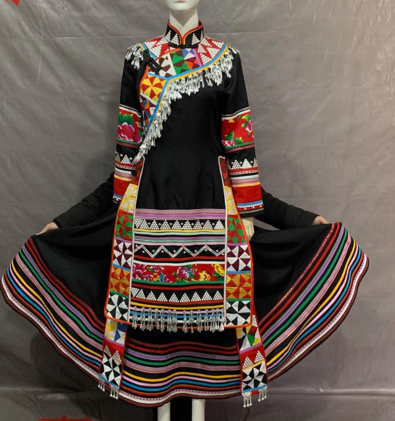 Yunnan Ethnic Minority Women Clothing Lahu Embroidery National Style Linen Costumes Complete Set