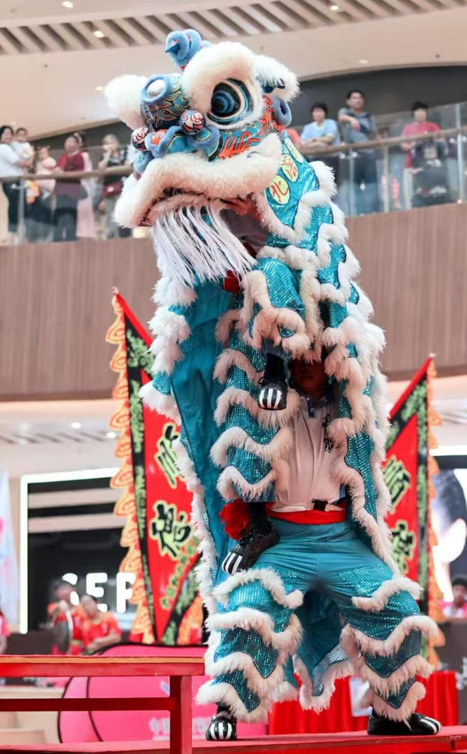 Handmade White Hair Dance Lion Head Traditional Chinese Dancing Lion Equipment Clothing Blue Fut San Lion Dance Costume Complete Set