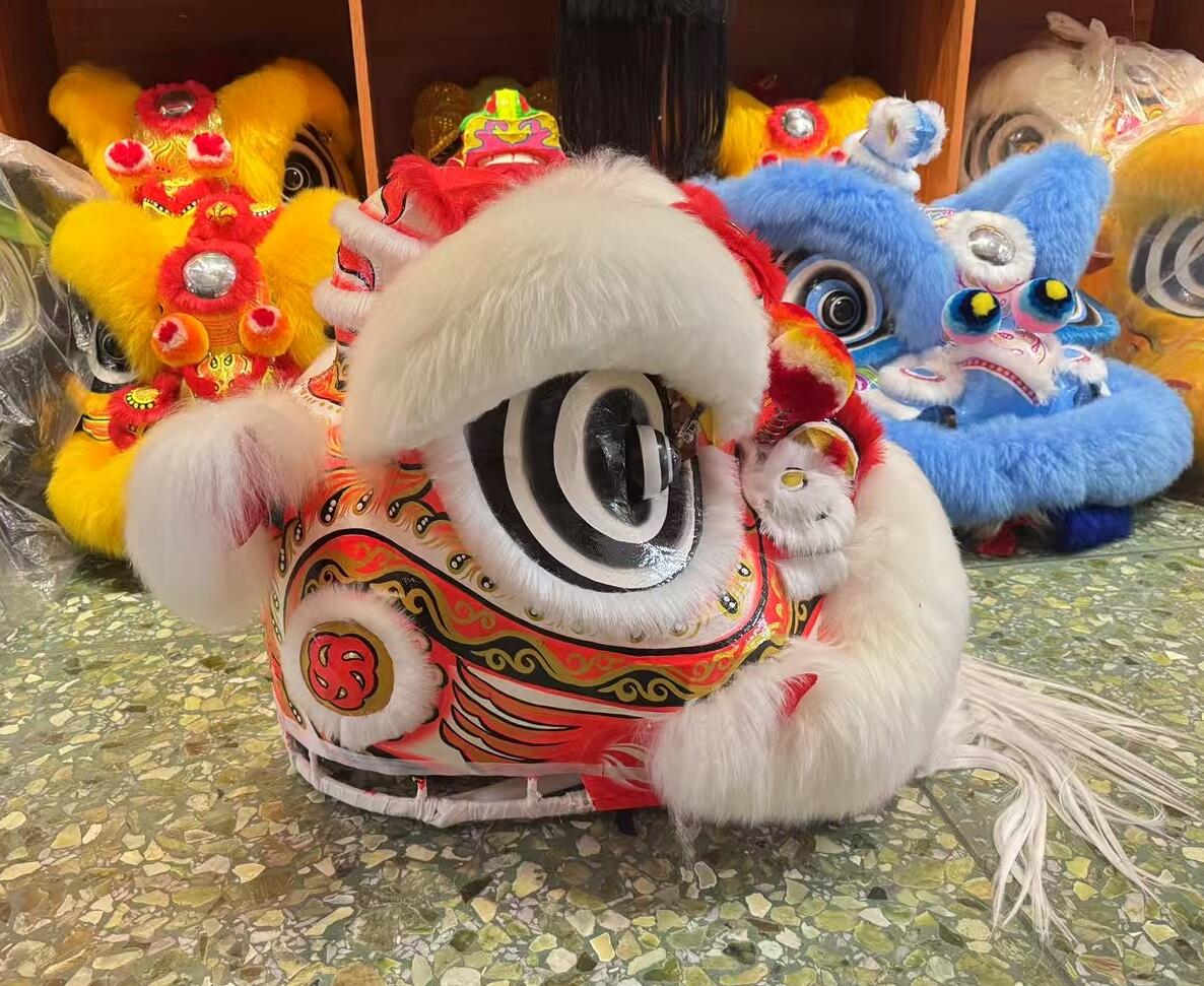 Hand Painted Chinese Dancing Lion Head Traditional Celebration Lion Dance Costumes Complete Set