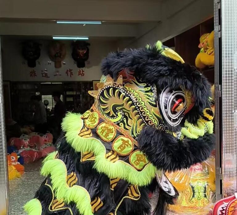 Black Wool Chinese Dancing Lion Head Traditional Celebration Lion Dance Costumes Complete Set