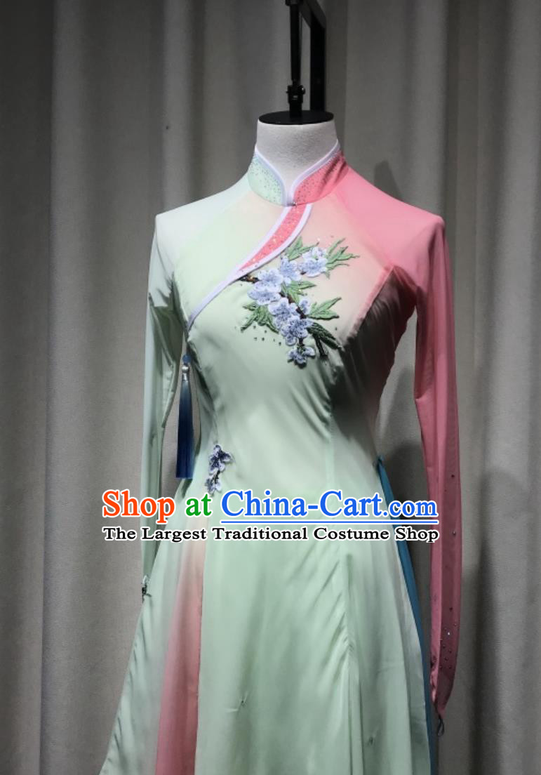 Female Classical Dance Attire Elegant Beauty In Both Light And Bold Makeup Repertoire Jiaozhou Yangko Fan Dance Outfit Group Performance Costume