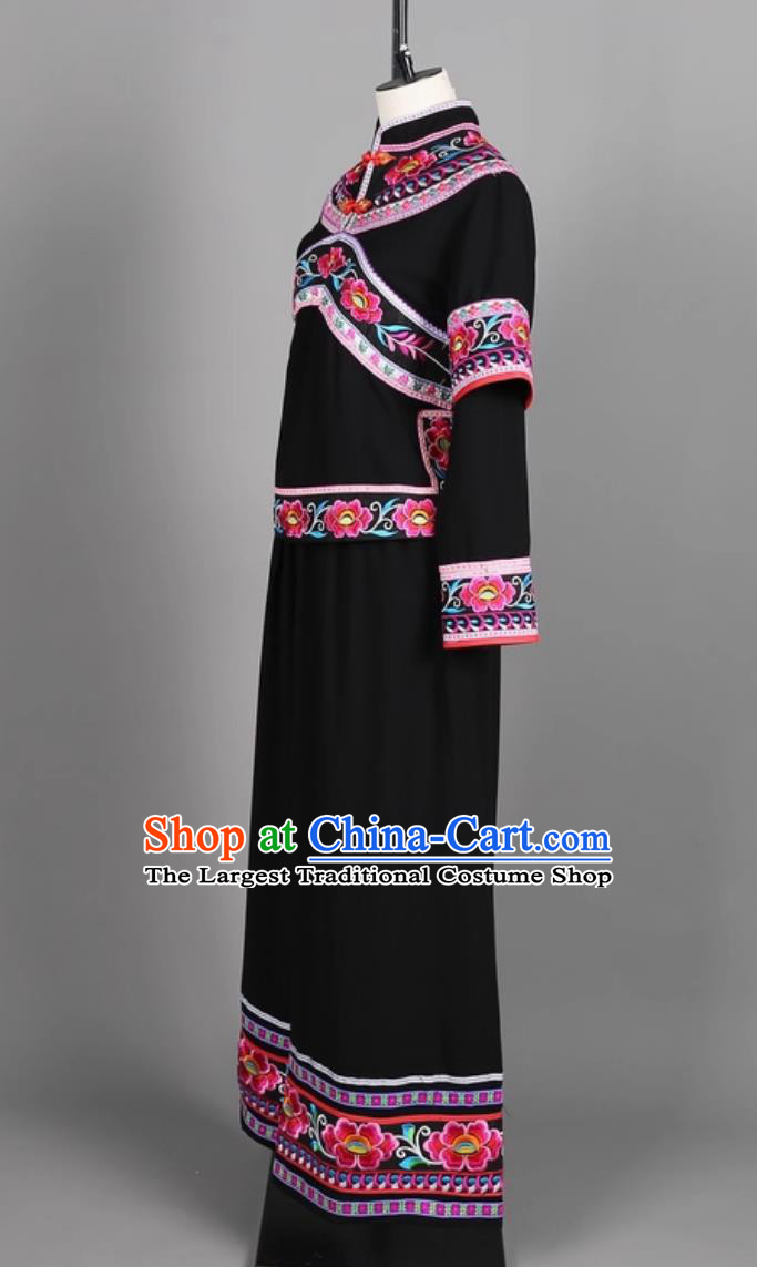 Yunnan Yi Ethnic Embroidered Costume Chinese Folk Dance Stage Performance Attire Women Black Dance Outfit