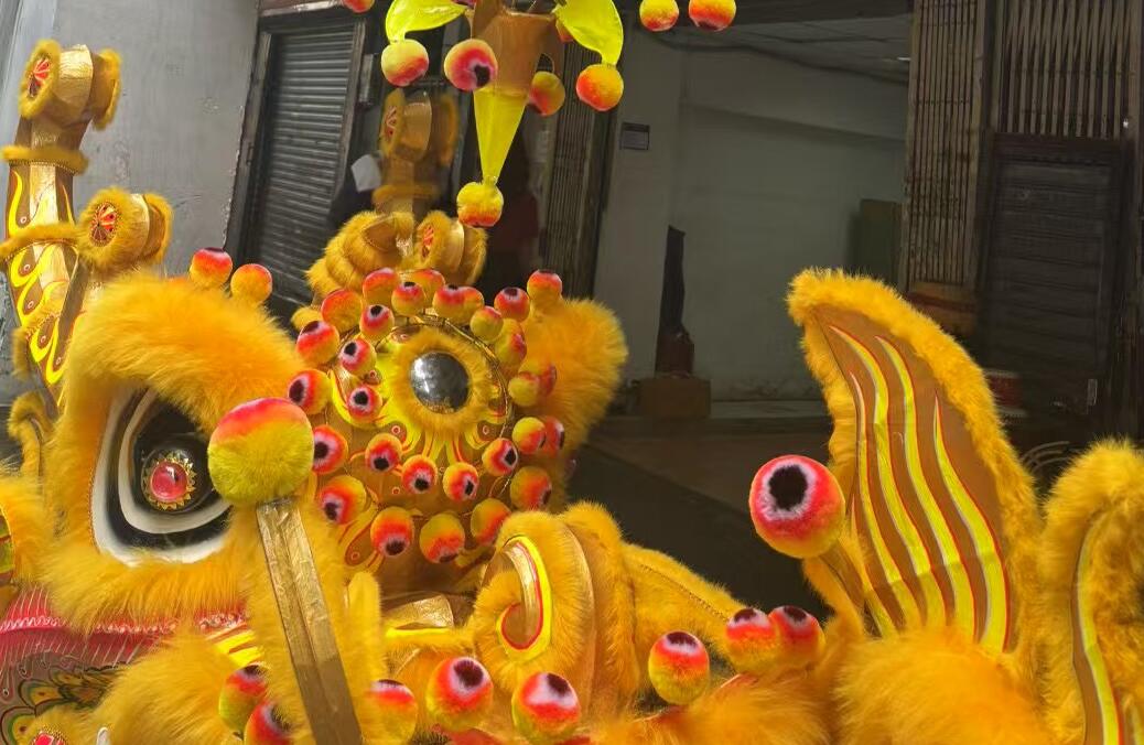 Full Handmade Traditional Giant Dragon Chinese Loong Dance Equipment Golden Wool Dragon Dance Head and Costume Complete Set