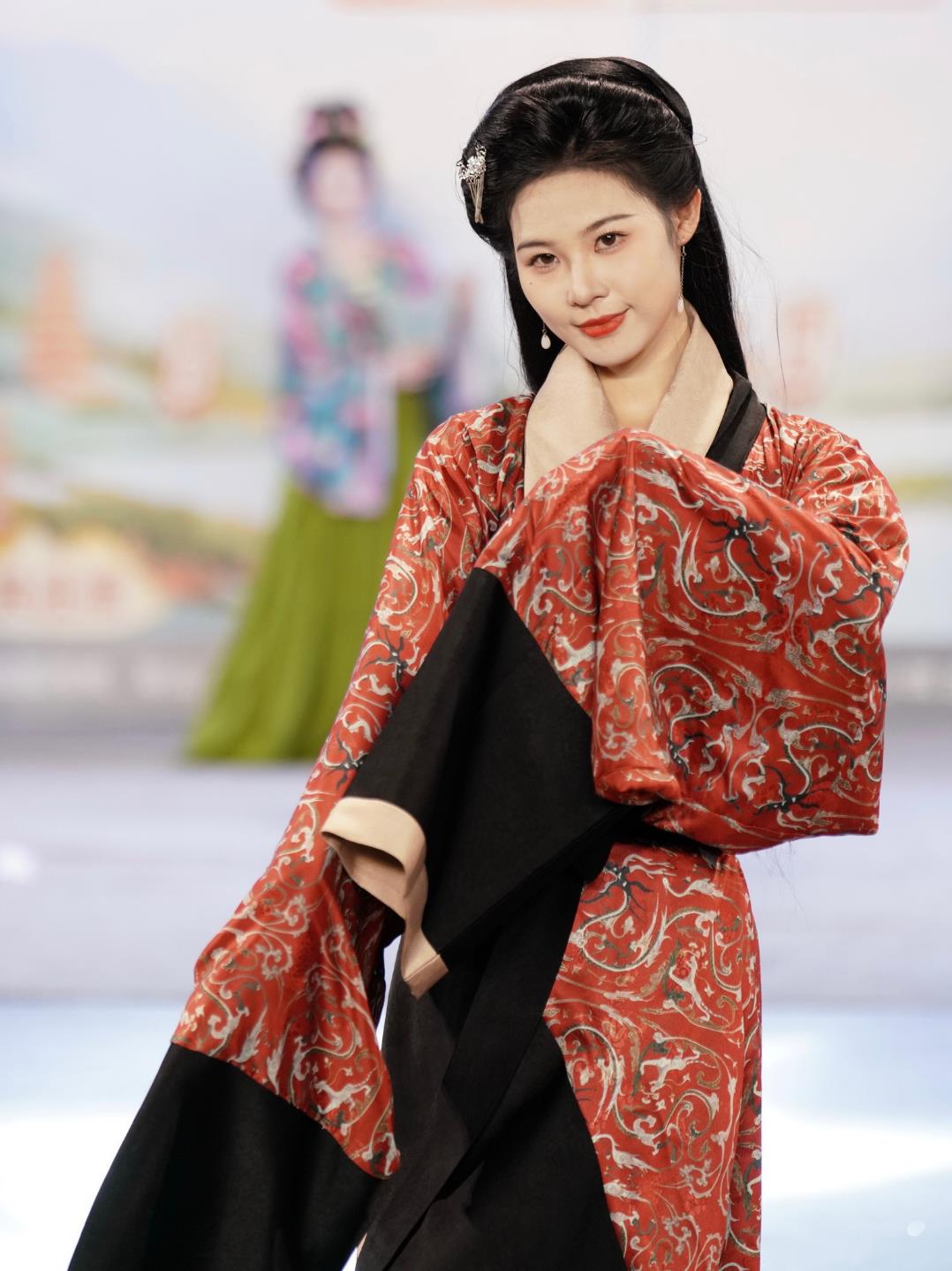 Chinese Historical Reproduction Clothing Han Dynasty Quju Winding Robe Dress Hanfu Traditional China Costumes